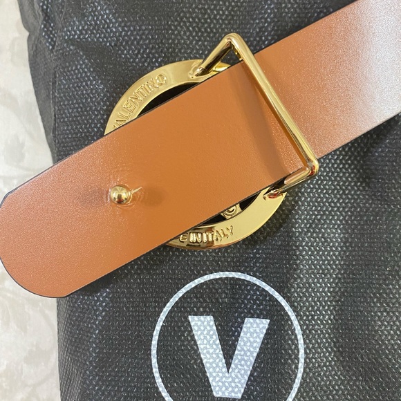 🆕 Valentino, by Mario Valentino Reversible Belt😍 - Picture 6 of 8